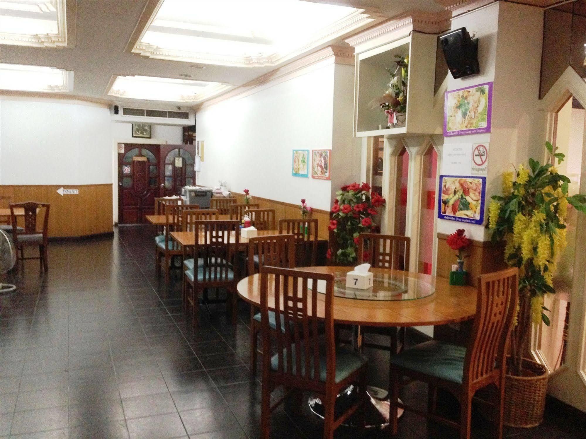Siam Star Khách sạn 2*